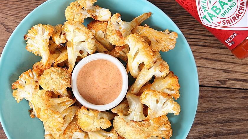 Spicy Cauliflower Bites with Sriracha Dipping Sauce